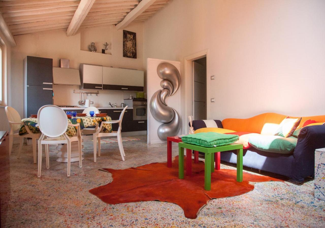 Appartamento Pollock Attic In Historic City Center Lucca Esterno foto